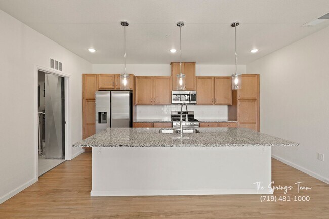 Building Photo - MODERN LUXURY 2BD/2BA/2CAR CONDO in Briargate