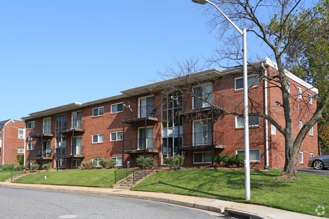 Building - Regent Apartments