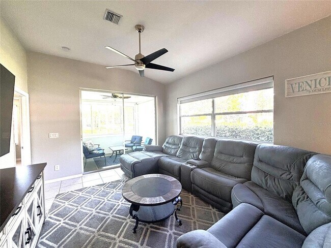 Building Photo - 1759 Fountain View Cir