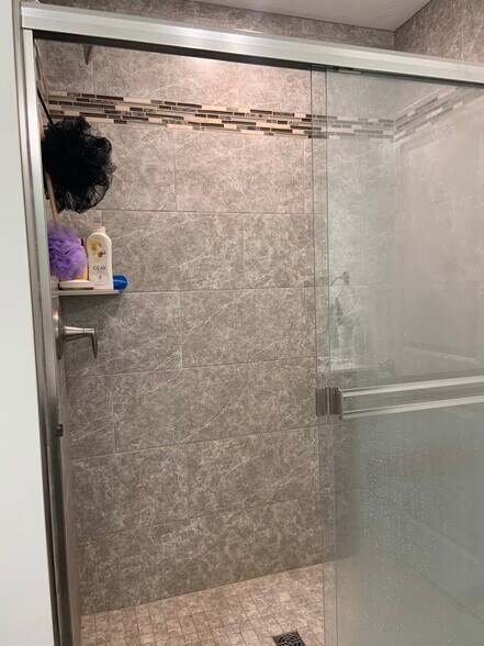 Master Bath - 304 Thurgood Dr