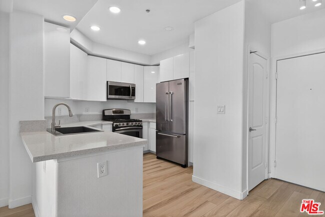 Building Photo - 360 W Ave 26
