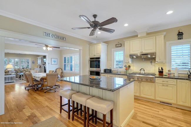 Building Photo - 330 Villa Park Wy