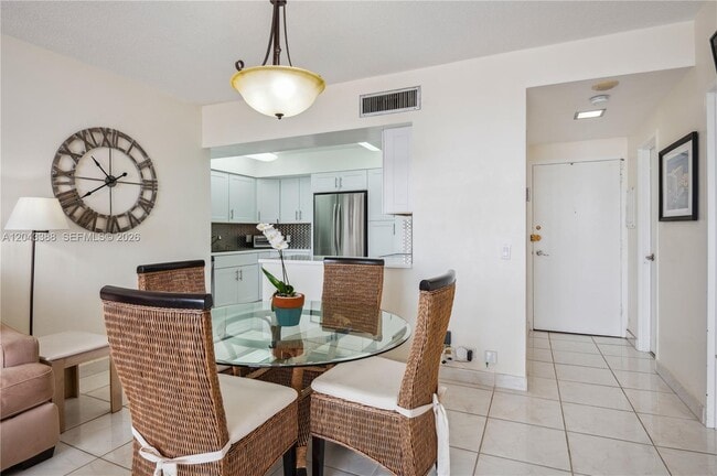 Building Photo - 3505 S Ocean Dr