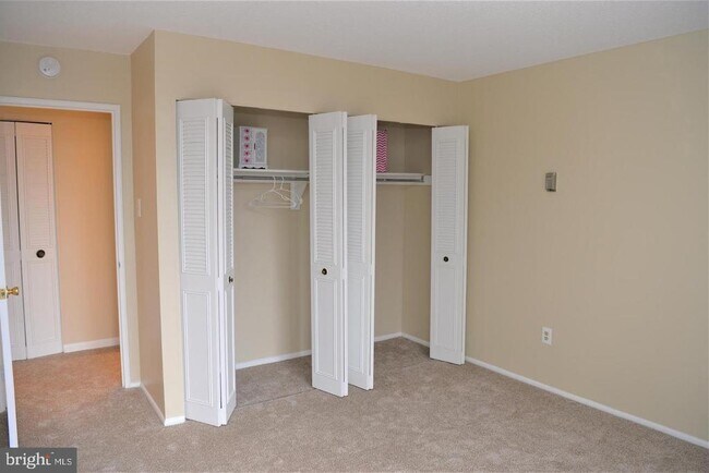 Building Photo - 4600 S Four Mile Run Dr