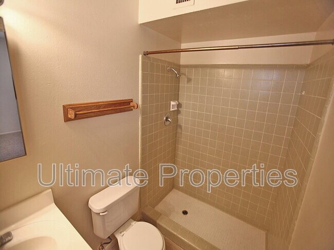 Building Photo - 6043 N 71st Ln