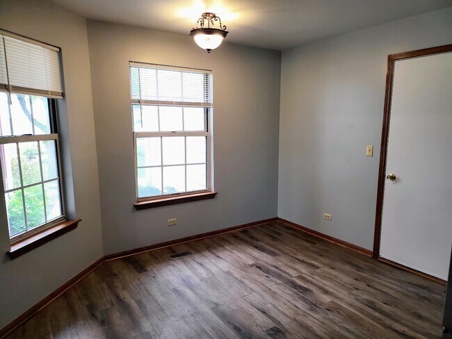 Building Photo - 600 W Streamwood Blvd