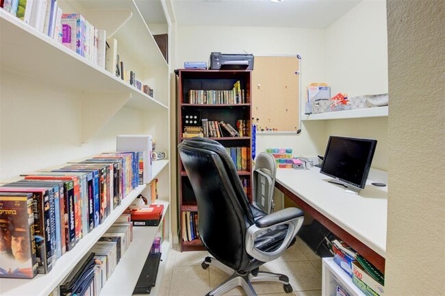 Building Photo - 7575 Kirby Dr