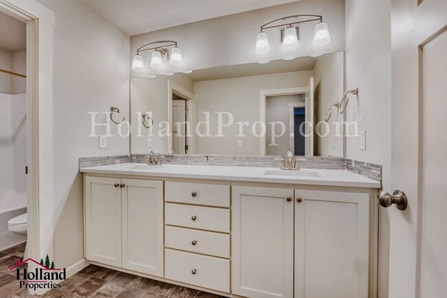 Building Photo - Beautiful Corner-Lot Home in South Hillsboro