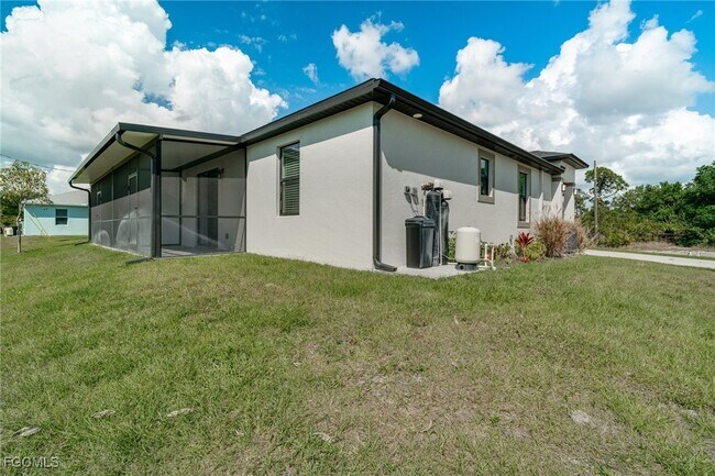 Building Photo - 809 Agnes Ave