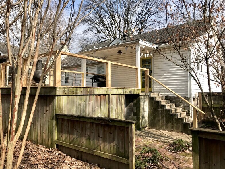 Building Photo - 1520 Riverside Dr
