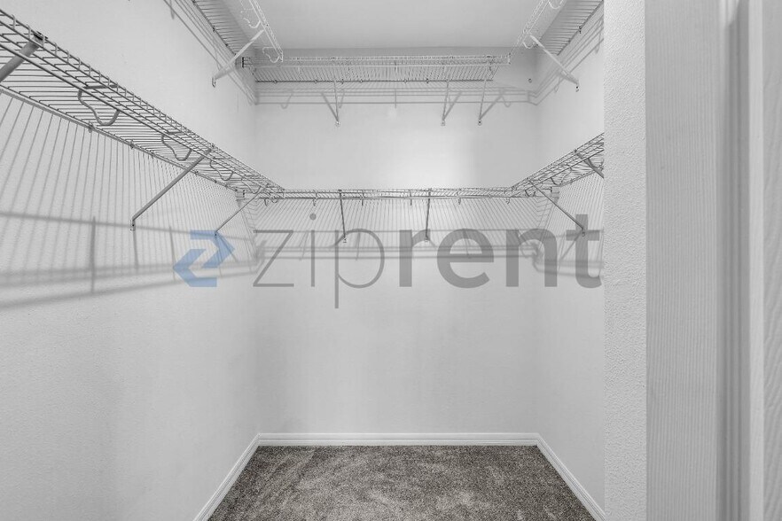 Building Photo - Unit
