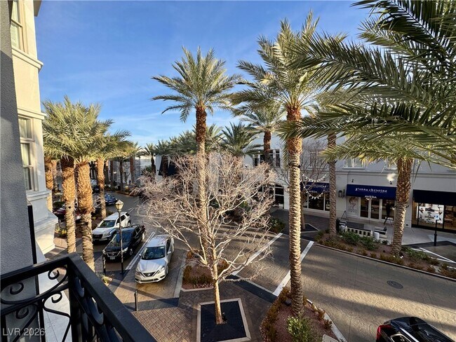 Building Photo - 2260 Village Walk Dr