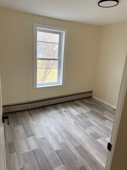 Building Photo - 47 Maple Ave