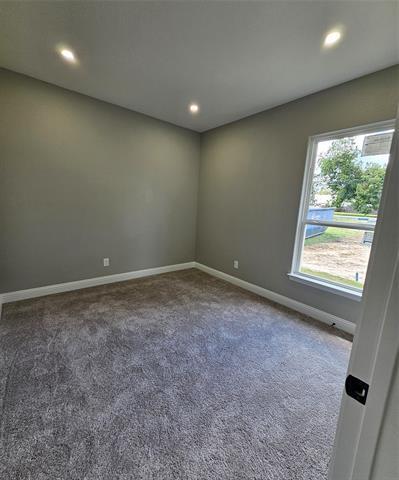 Building Photo - 202 E 1st N St