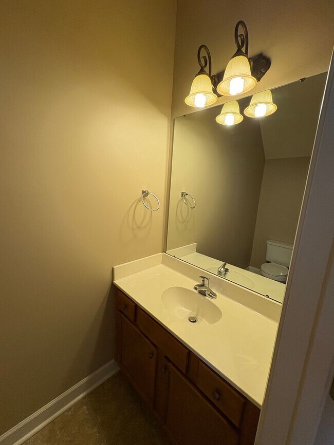 Building Photo - Cute 2 Bedroom Townhouse Near Furman and Cherrydale!! Ready for Immediate Move In!!!!