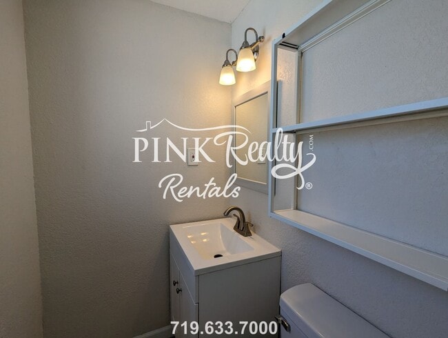 Building Photo - 1730 Luna Dr