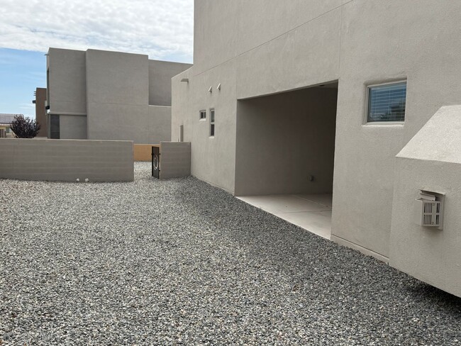 Building Photo - AMAZING CUSTOM HOME IN MARIPOSA