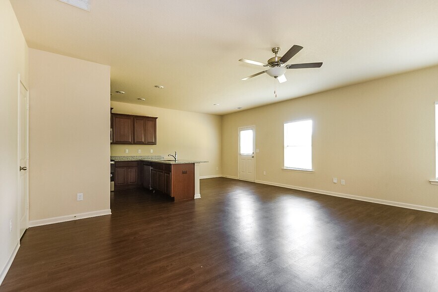 Building Photo - 151 Innis Brk Cir