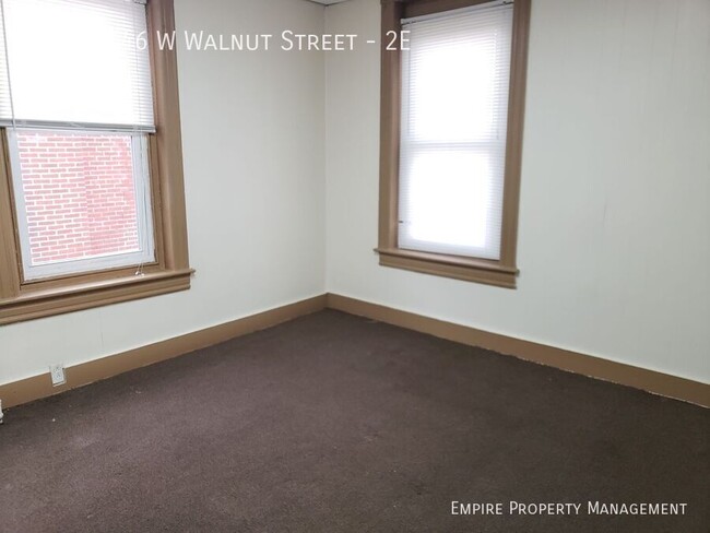 Building Photo - 2nd floor: 1 Bedroom/ 1 Bathroom Apartment...