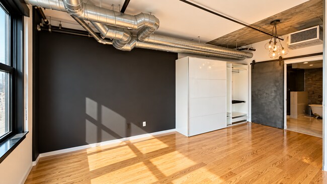 Building Photo - 877 Island Ave