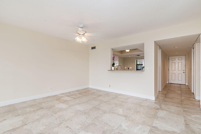 Building Photo - 356 Golfview Rd