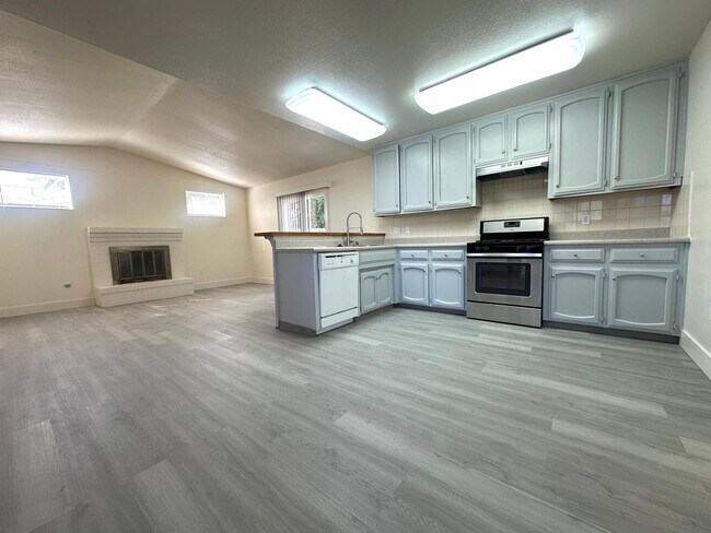 Building Photo - Beautiful home located in Manteca