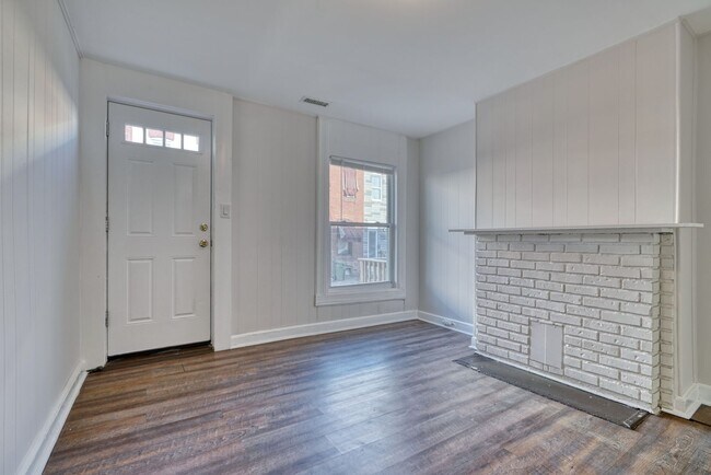 Building Photo - 1343 Sargeant St