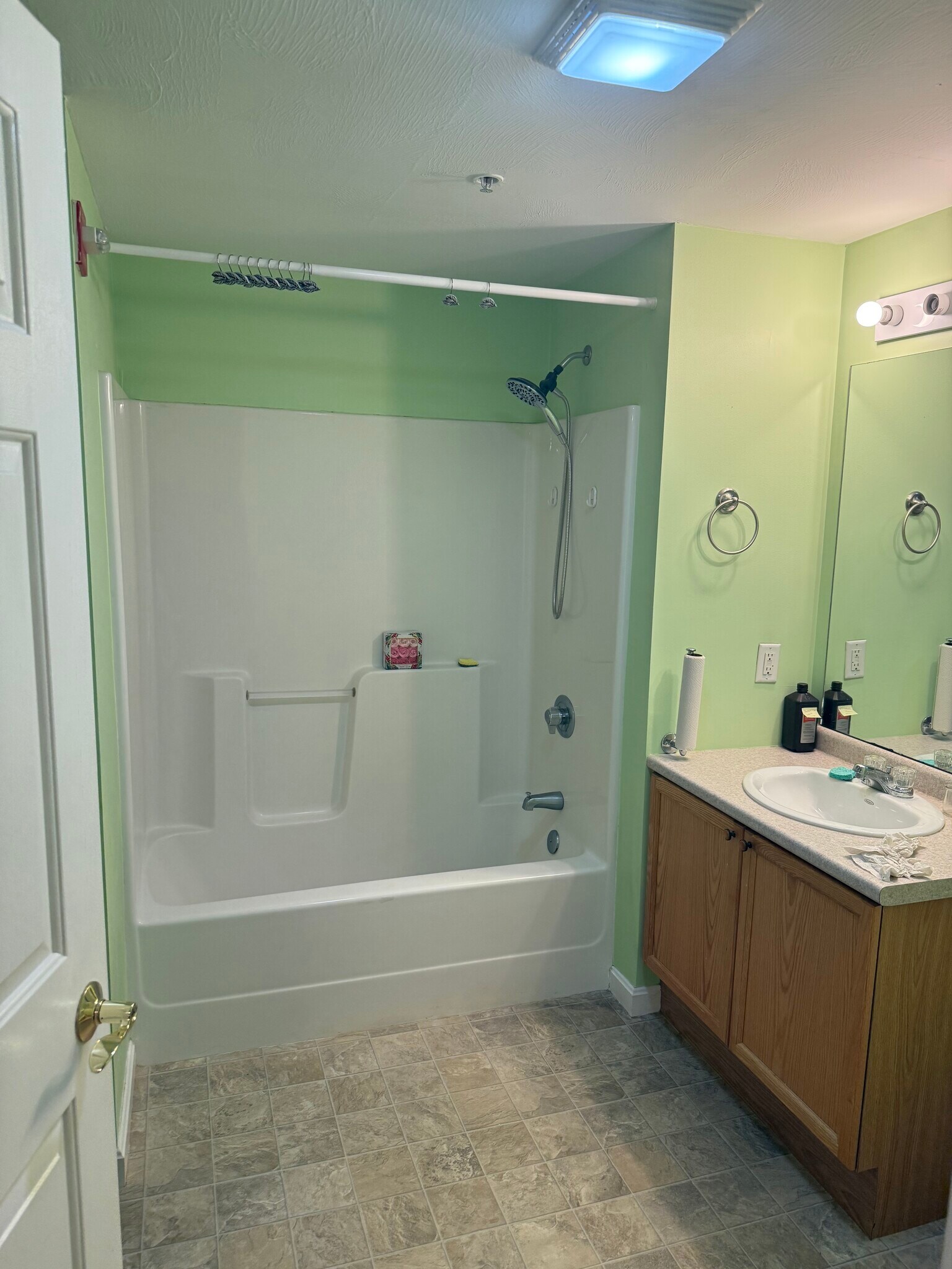 Building Photo - 6 Crestview Cir