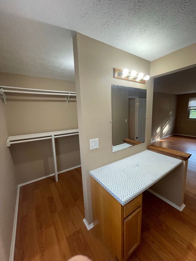 Building Photo - 5683 Crestview Dr