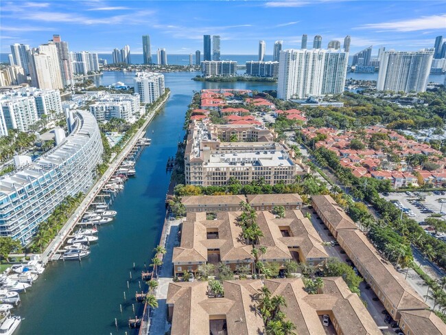 Building Photo - 2945 NE 185th St