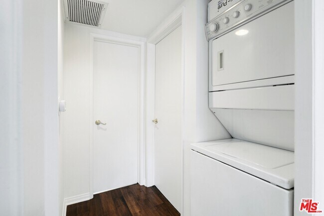 Hallway-Wash/Dryer - 1217 20th St