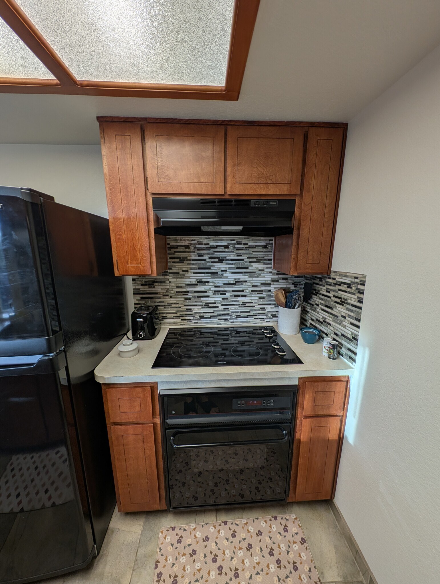 Building Photo - 605 Flora St