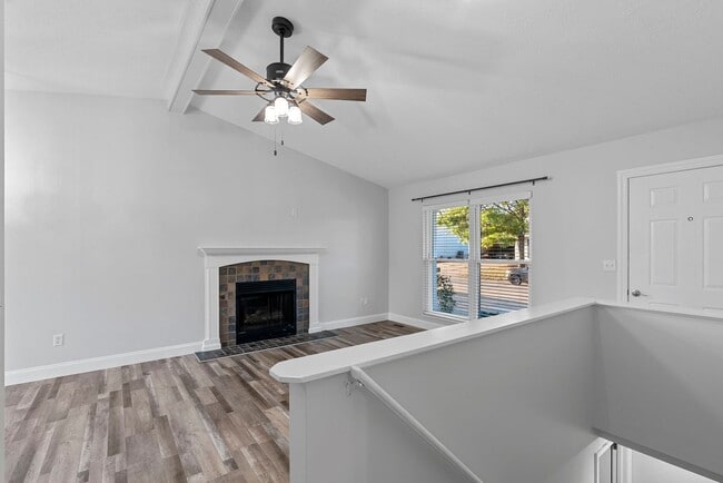 Building Photo - Luxury Remodeled 3Bed/2Bath w/ Finished Ba...