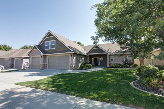 Primary Photo - Stunning Home w/Open Floor-plan