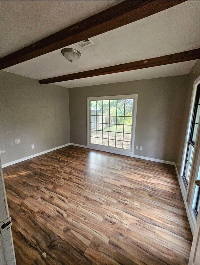 Building Photo - 3 Bedroom House Available