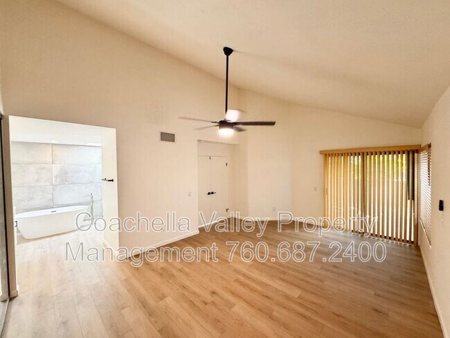 Building Photo - 41595 Navarre Ct