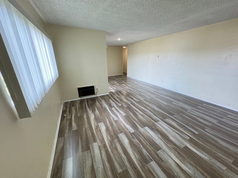 Building Photo - 2614 S Garth Ave