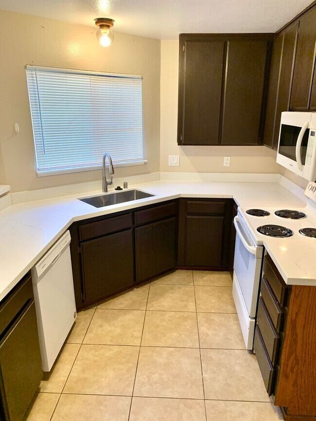 Building Photo - Great 2 bed 2 bath Condo in Hercules -- AV...