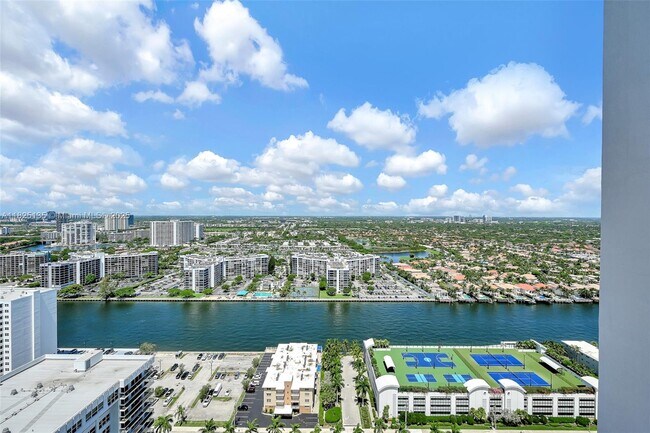Building Photo - 2711 S Ocean Dr