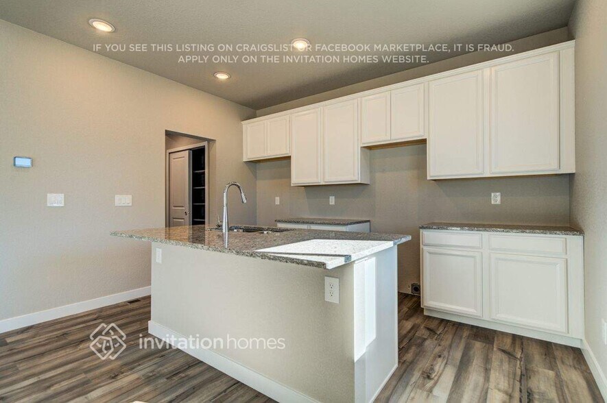 Building Photo - 11467 Sanderling St