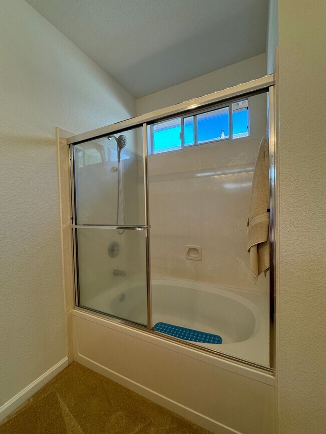 Building Photo - CLEAN AND COZY ONE STORY 3 BED, 2 BATH IN ...