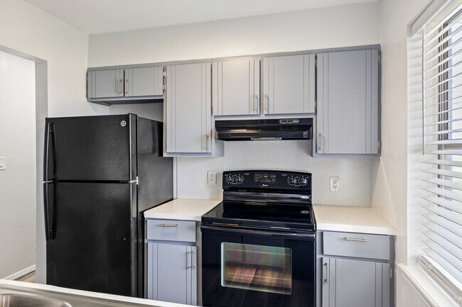 Building Photo - Renovated 1bed/1bath Apartment Home