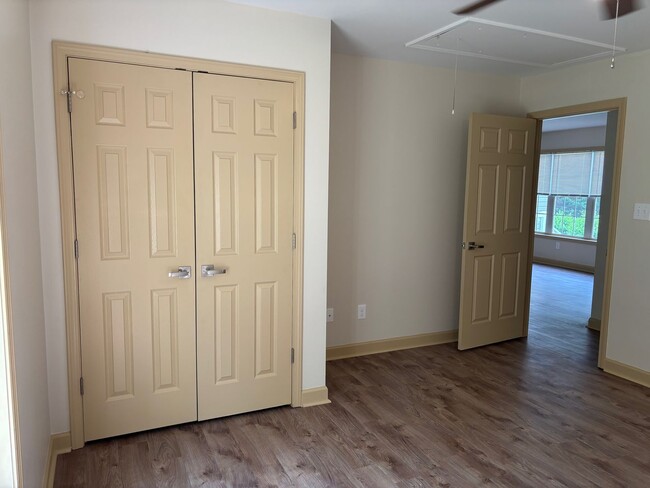 Building Photo - 1302
