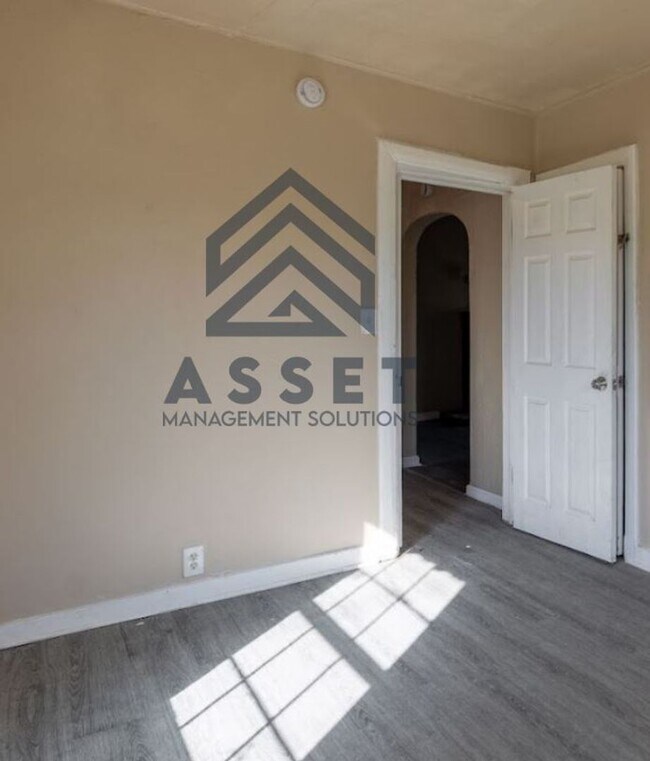 Building Photo - 4 Bedroom Available for Lease & Rent to Own!