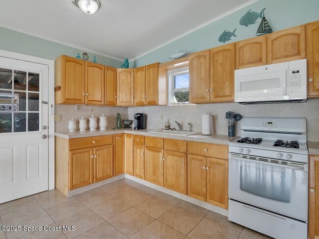 Building Photo - 3957 Canal Dr