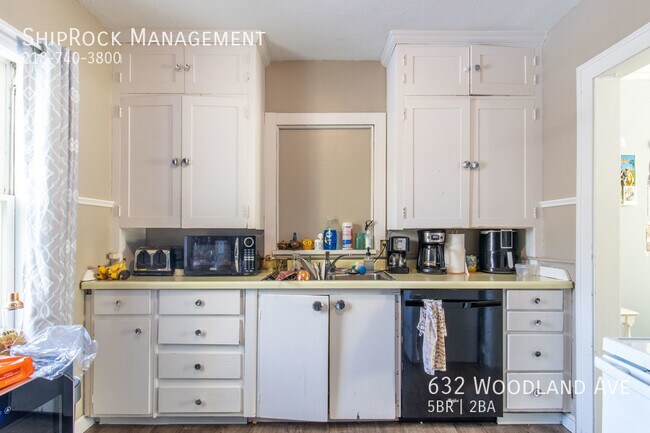 Building Photo - 632 Woodland Ave