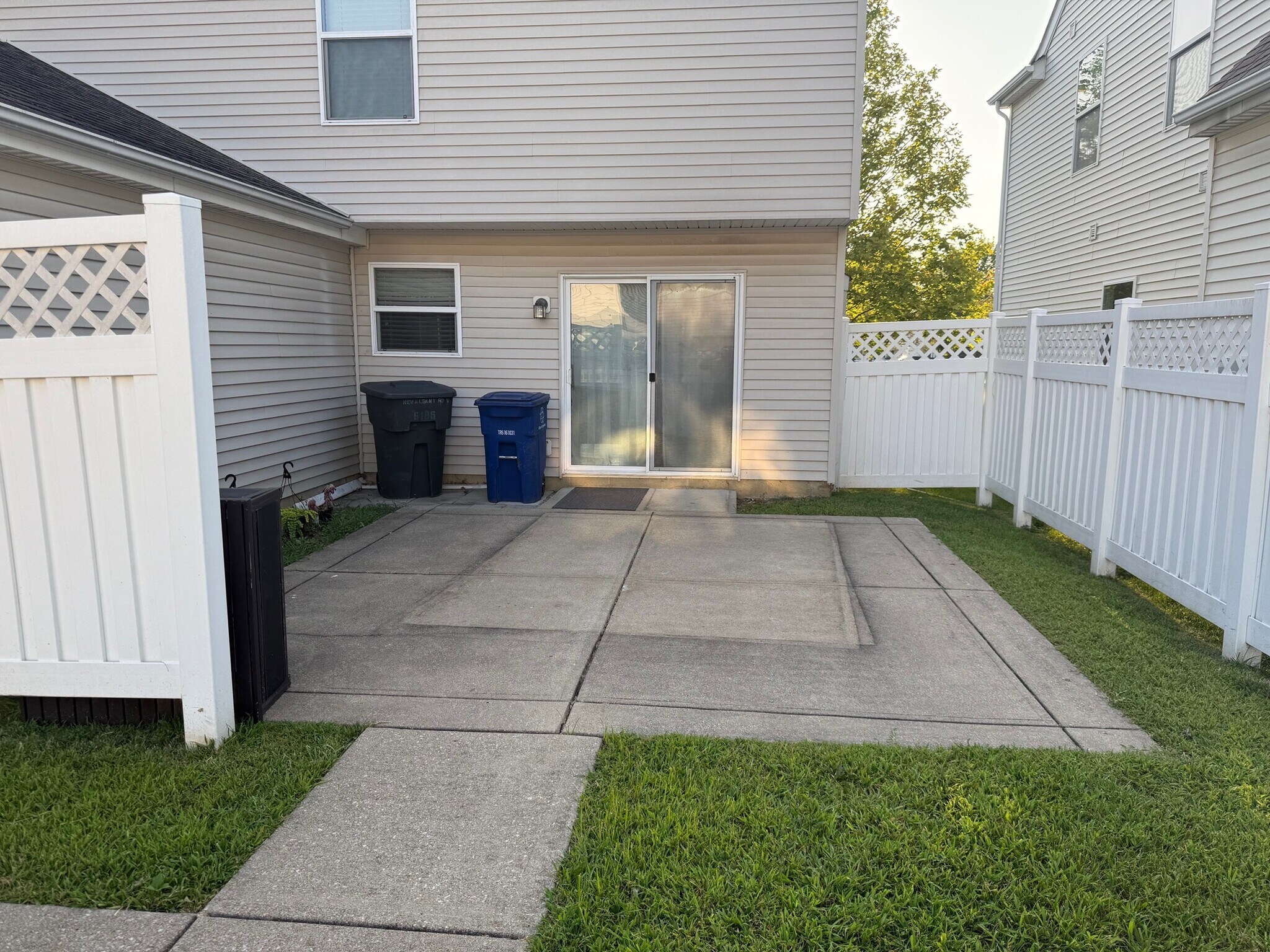 Patio - 6186 New Albany Rd W