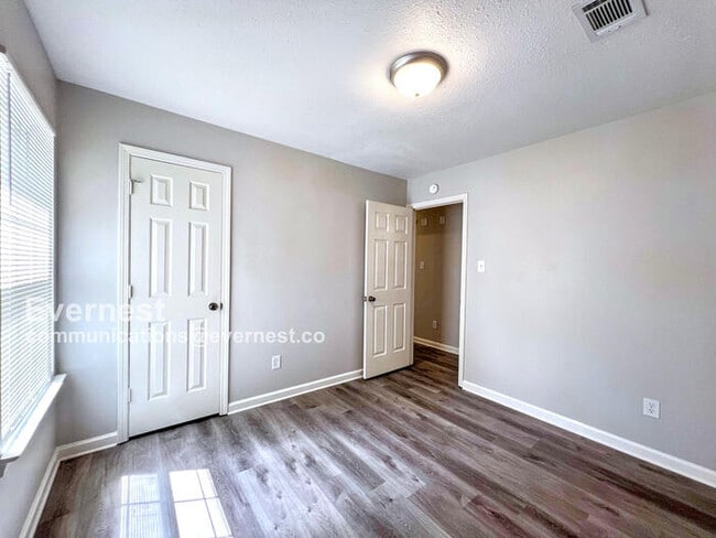 Building Photo - 494 Shady Grove Dr