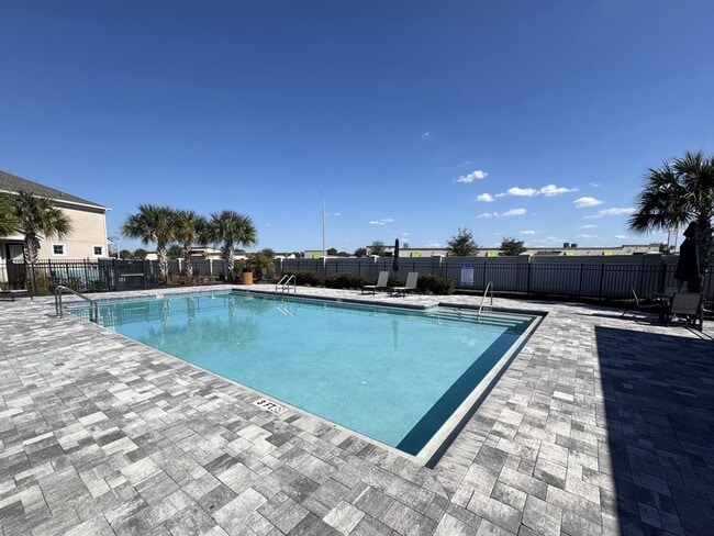 Building Photo - 3 Bedroom 2.5 Bathrooms Townhouse at Spring Isle Palms