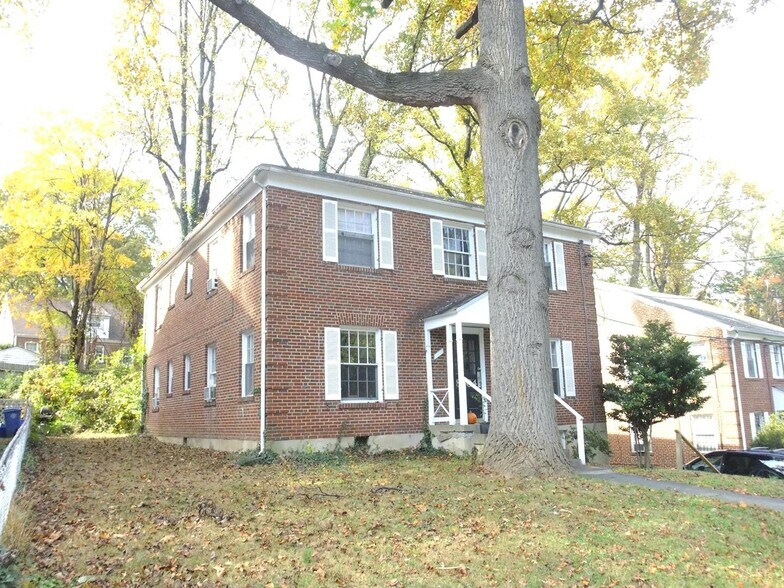 Building Photo - 8404 Greenwood Ave